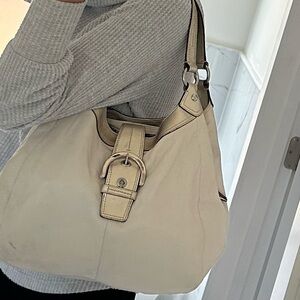 Coach SoHo Lynn Cream and Gold Shoulder Bag lilac interior hang tag magnetic y2k
